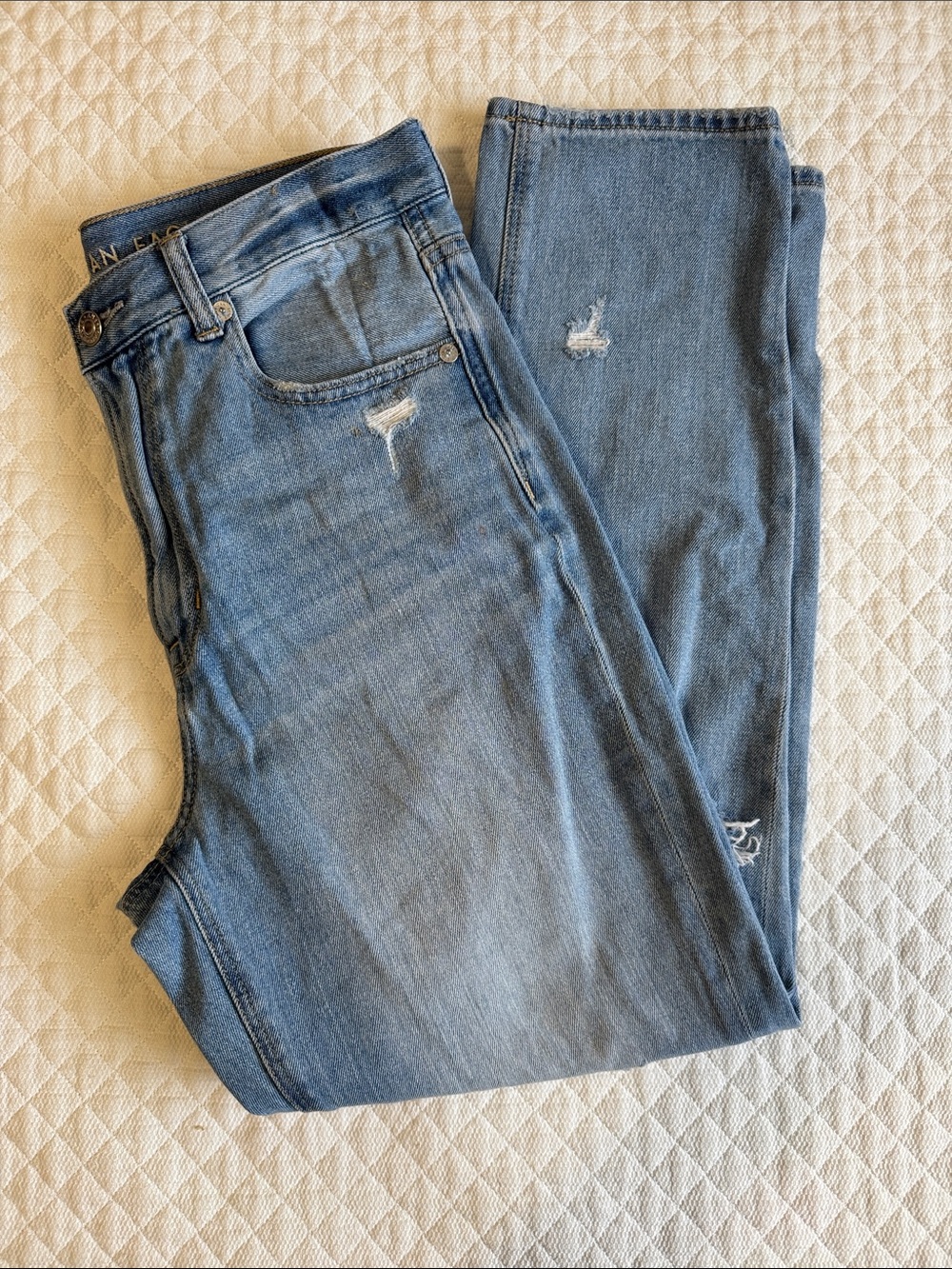 American Eagle Outfitters Women’s Light Blue Mom Jeans